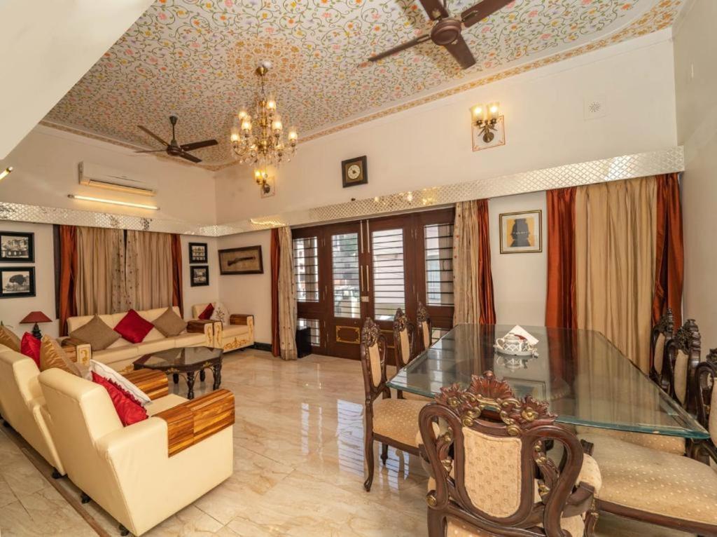 Santosh Villa - The House Of Antiques And Art Udaipur Extérieur photo