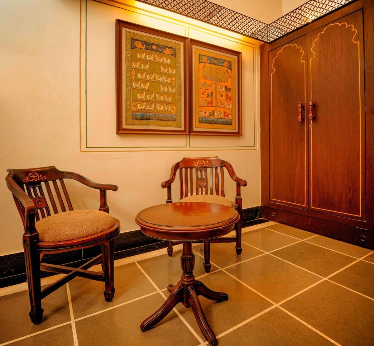 Santosh Villa - The House Of Antiques And Art Udaipur Extérieur photo