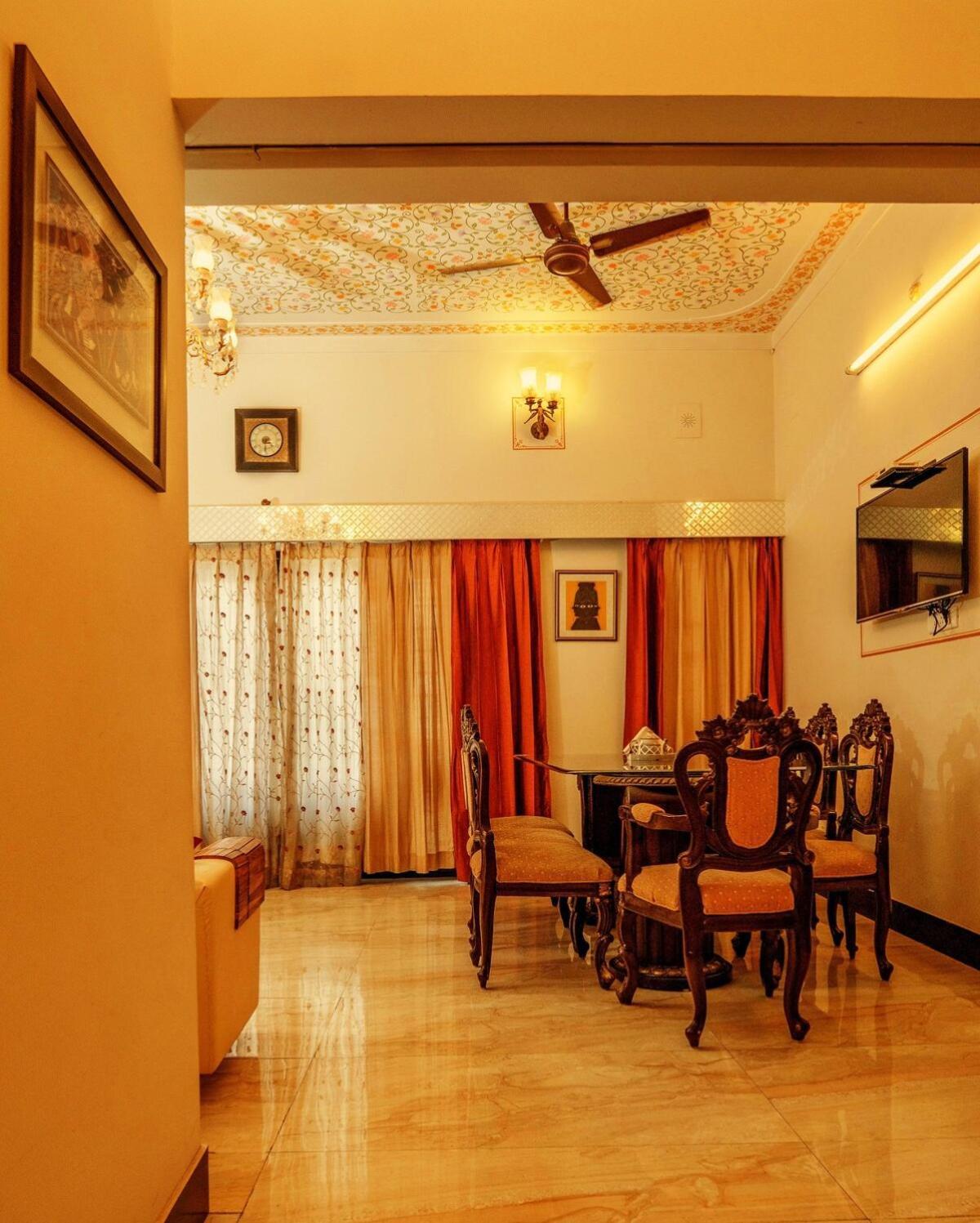 Santosh Villa - The House Of Antiques And Art Udaipur Extérieur photo