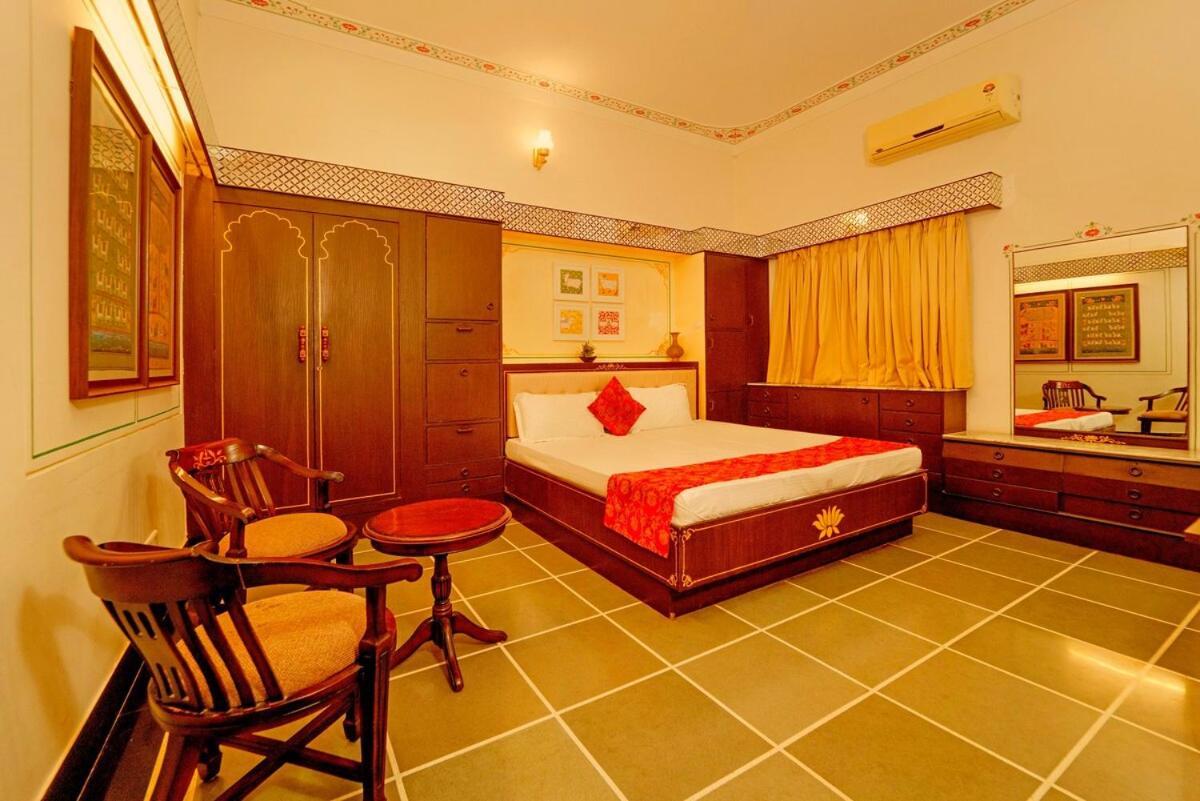 Santosh Villa - The House Of Antiques And Art Udaipur Extérieur photo