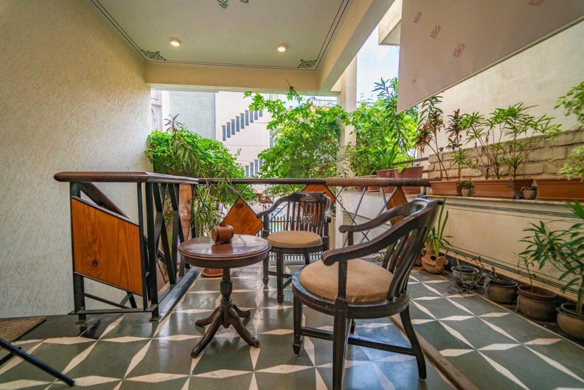 Santosh Villa - The House Of Antiques And Art Udaipur Extérieur photo