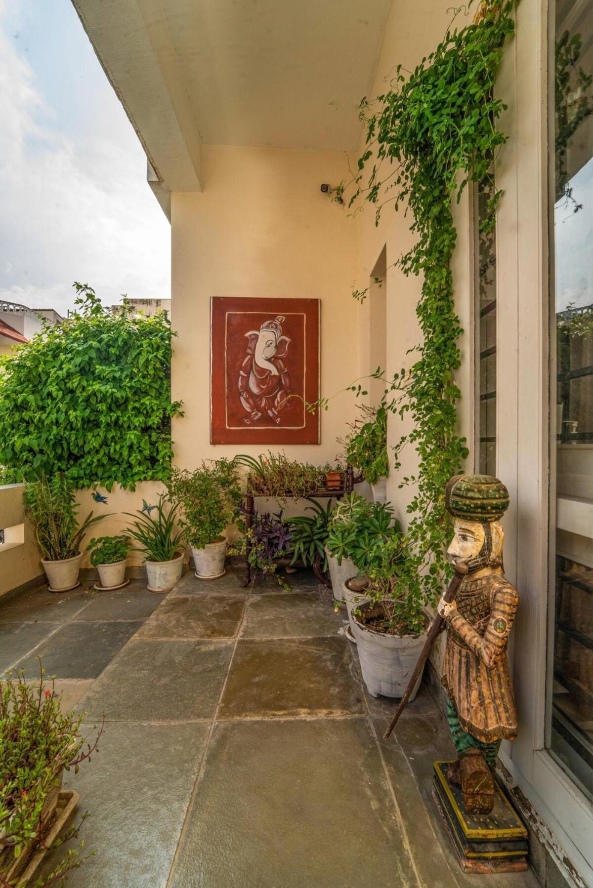 Santosh Villa - The House Of Antiques And Art Udaipur Extérieur photo